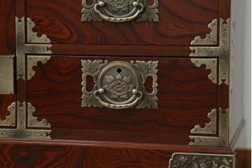 中古　美品!!　四国・高松　飛鳥民芸家具　堂々とした佇まいの欅(ケヤキ)箪笥サイドボード　(R-074304)