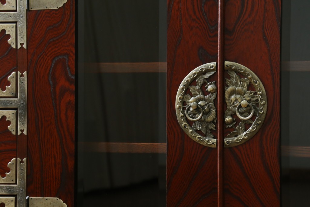 中古　美品!!　四国・高松　飛鳥民芸家具　堂々とした佇まいの欅(ケヤキ)箪笥サイドボード　(R-074304)