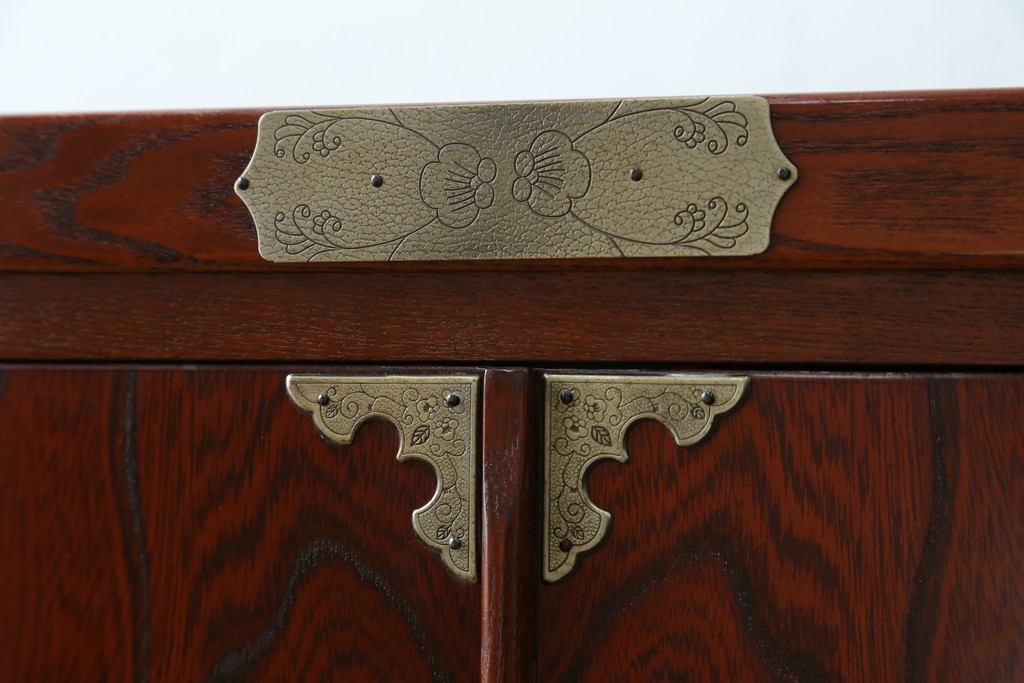 中古　美品!!　四国・高松　飛鳥民芸家具　堂々とした佇まいの欅(ケヤキ)箪笥サイドボード　(R-074304)