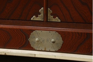 中古　美品!!　四国・高松　飛鳥民芸家具　堂々とした佇まいの欅(ケヤキ)箪笥サイドボード　(R-074304)