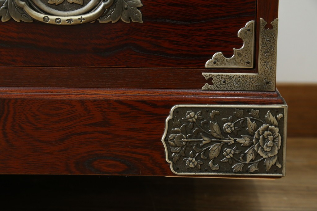 中古　美品!!　四国・高松　飛鳥民芸家具　堂々とした佇まいの欅(ケヤキ)箪笥サイドボード　(R-074304)