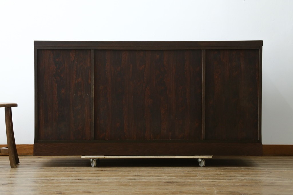 中古　美品!!　四国・高松　飛鳥民芸家具　堂々とした佇まいの欅(ケヤキ)箪笥サイドボード　(R-074304)