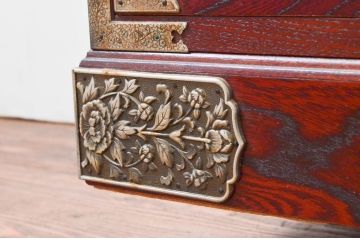 中古　美品!!　四国・高松　飛鳥民芸家具　欅(ケヤキ)箪笥　堂々とした佇まいが魅力的なサイドボード(サイドキャビネット、リビングボード、収納棚、戸棚、引き出し)(R-074304)