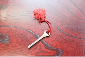 中古　美品!!　四国・高松　飛鳥民芸家具　欅(ケヤキ)箪笥　堂々とした佇まいが魅力的なサイドボード(サイドキャビネット、リビングボード、収納棚、戸棚、引き出し)(R-074304)