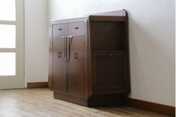 イギリスアンティーク　オーク材　こだわりを感じるデザインが魅力的なアールデコスタイルのサイドボード(サイドキャビネット、収納棚、戸棚、英国)(R-074309)