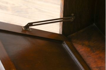 イギリスアンティーク　オーク材　こだわりを感じるデザインが魅力的なアールデコスタイルのサイドボード(サイドキャビネット、収納棚、戸棚、英国)(R-074309)
