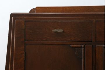 イギリスアンティーク　オーク材　こだわりを感じるデザインが魅力的なアールデコスタイルのサイドボード(サイドキャビネット、収納棚、戸棚、英国)(R-074309)