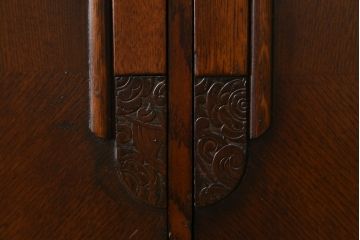 イギリスアンティーク　オーク材　こだわりを感じるデザインが魅力的なアールデコスタイルのサイドボード(サイドキャビネット、収納棚、戸棚、英国)(R-074309)