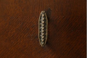 イギリスアンティーク　オーク材　こだわりを感じるデザインが魅力的なアールデコスタイルのサイドボード(サイドキャビネット、収納棚、戸棚、英国)(R-074309)