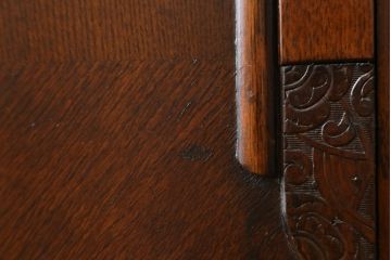 イギリスアンティーク　オーク材　こだわりを感じるデザインが魅力的なアールデコスタイルのサイドボード(サイドキャビネット、収納棚、戸棚、英国)(R-074309)