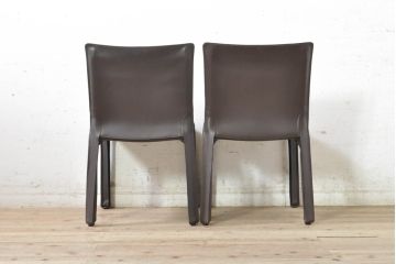 中古　Cassina(カッシーナ)　412　CAB(キャブ)　MARIO BELLINI(マリオベリーニ)　シンプルモダンな空間づくりに活躍するアームレスチェア2脚セット(ダイニングチェア、椅子、イス)(定価2脚で約52万8千円)(R-074310)