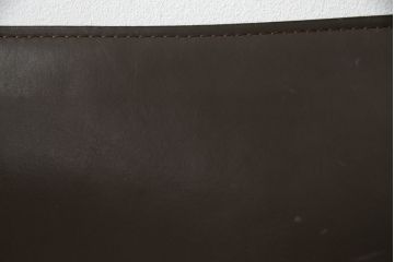 中古　Cassina(カッシーナ)　413　CAB(キャブ)　MARIO BELLINI(マリオベリーニ)　本革(レザー)　シンプルモダンな空間づくりに活躍するアームチェア2脚セット(ダイニングチェア、椅子、イス)(定価2脚で約83万6千円)(R-074312)