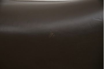 中古　Cassina(カッシーナ)　413　CAB(キャブ)　MARIO BELLINI(マリオベリーニ)　本革(レザー)　シンプルモダンな空間づくりに活躍するアームチェア2脚セット(ダイニングチェア、椅子、イス)(定価2脚で約83万6千円)(R-074312)