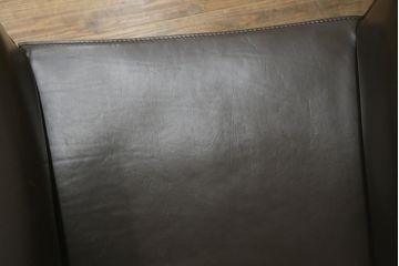中古　Cassina(カッシーナ)　413　CAB(キャブ)　MARIO BELLINI(マリオベリーニ)　本革(レザー)　シンプルモダンな空間づくりに活躍するアームチェア2脚セット(ダイニングチェア、椅子、イス)(定価2脚で約83万6千円)(R-074312)