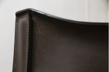 中古　Cassina(カッシーナ)　413　CAB(キャブ)　MARIO BELLINI(マリオベリーニ)　本革(レザー)　シンプルモダンな空間づくりに活躍するアームチェア2脚セット(ダイニングチェア、椅子、イス)(定価2脚で約83万6千円)(R-074312)