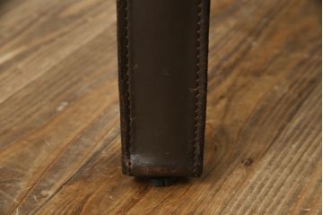 中古　Cassina(カッシーナ)　413　CAB(キャブ)　MARIO BELLINI(マリオベリーニ)　本革(レザー)　シンプルモダンな空間づくりに活躍するアームチェア2脚セット(ダイニングチェア、椅子、イス)(定価2脚で約83万6千円)(R-074312)