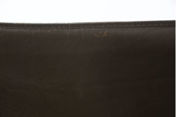 中古　Cassina(カッシーナ)　413　CAB(キャブ)　MARIO BELLINI(マリオベリーニ)　本革(レザー)　シンプルモダンな空間づくりに活躍するアームチェア2脚セット(ダイニングチェア、椅子、イス)(定価2脚で約83万6千円)(R-074312)