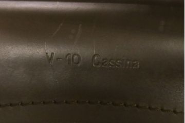 中古　Cassina(カッシーナ)　413　CAB(キャブ)　MARIO BELLINI(マリオベリーニ)　本革(レザー)　シンプルモダンな空間づくりに活躍するアームチェア2脚セット(ダイニングチェア、椅子、イス)(定価2脚で約83万6千円)(R-074312)
