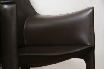 中古　Cassina(カッシーナ)　413　CAB(キャブ)　MARIO BELLINI(マリオベリーニ)　本革(レザー)　シンプルモダンな空間づくりに活躍するアームチェア2脚セット(ダイニングチェア、椅子、イス)(定価2脚で約83万6千円)(R-074313)