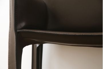 中古　Cassina(カッシーナ)　413　CAB(キャブ)　MARIO BELLINI(マリオベリーニ)　本革(レザー)　シンプルモダンな空間づくりに活躍するアームチェア2脚セット(ダイニングチェア、椅子、イス)(定価2脚で約83万6千円)(R-074313)