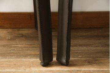 中古　Cassina(カッシーナ)　413　CAB(キャブ)　MARIO BELLINI(マリオベリーニ)　本革(レザー)　シンプルモダンな空間づくりに活躍するアームチェア2脚セット(ダイニングチェア、椅子、イス)(定価2脚で約83万6千円)(R-074313)