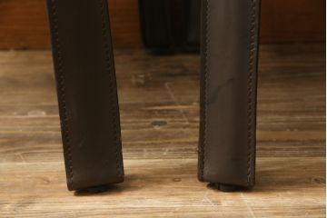 中古　Cassina(カッシーナ)　413　CAB(キャブ)　MARIO BELLINI(マリオベリーニ)　本革(レザー)　シンプルモダンな空間づくりに活躍するアームチェア2脚セット(ダイニングチェア、椅子、イス)(定価2脚で約83万6千円)(R-074313)