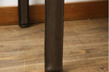 中古　Cassina(カッシーナ)　413　CAB(キャブ)　MARIO BELLINI(マリオベリーニ)　本革(レザー)　シンプルモダンな空間づくりに活躍するアームチェア2脚セット(ダイニングチェア、椅子、イス)(定価2脚で約83万6千円)(R-074313)