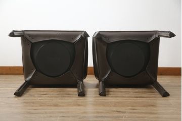 中古　Cassina(カッシーナ)　413　CAB(キャブ)　MARIO BELLINI(マリオベリーニ)　本革(レザー)　シンプルモダンな空間づくりに活躍するアームチェア2脚セット(ダイニングチェア、椅子、イス)(定価2脚で約83万6千円)(R-074313)