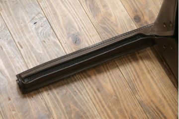 中古　Cassina(カッシーナ)　413　CAB(キャブ)　MARIO BELLINI(マリオベリーニ)　本革(レザー)　シンプルモダンな空間づくりに活躍するアームチェア2脚セット(ダイニングチェア、椅子、イス)(定価2脚で約83万6千円)(R-074313)