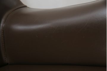 中古　Cassina(カッシーナ)　413　CAB(キャブ)　MARIO BELLINI(マリオベリーニ)　本革(レザー)　シンプルモダンな空間づくりに活躍するアームチェア2脚セット(ダイニングチェア、椅子、イス)(定価2脚で約83万6千円)(R-074314)