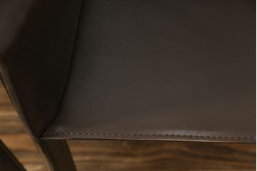 中古　Cassina(カッシーナ)　413　CAB(キャブ)　MARIO BELLINI(マリオベリーニ)　本革(レザー)　シンプルモダンな空間づくりに活躍するアームチェア2脚セット(ダイニングチェア、椅子、イス)(定価2脚で約83万6千円)(R-074314)