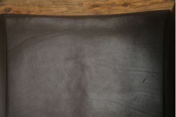 中古　Cassina(カッシーナ)　413　CAB(キャブ)　MARIO BELLINI(マリオベリーニ)　本革(レザー)　シンプルモダンな空間づくりに活躍するアームチェア2脚セット(ダイニングチェア、椅子、イス)(定価2脚で約83万6千円)(R-074314)