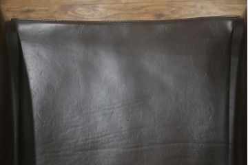中古　Cassina(カッシーナ)　413　CAB(キャブ)　MARIO BELLINI(マリオベリーニ)　本革(レザー)　シンプルモダンな空間づくりに活躍するアームチェア2脚セット(ダイニングチェア、椅子、イス)(定価2脚で約83万6千円)(R-074314)