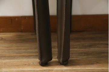 中古　Cassina(カッシーナ)　413　CAB(キャブ)　MARIO BELLINI(マリオベリーニ)　本革(レザー)　シンプルモダンな空間づくりに活躍するアームチェア2脚セット(ダイニングチェア、椅子、イス)(定価2脚で約83万6千円)(R-074314)