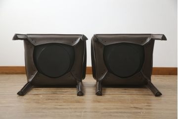 中古　Cassina(カッシーナ)　413　CAB(キャブ)　MARIO BELLINI(マリオベリーニ)　本革(レザー)　シンプルモダンな空間づくりに活躍するアームチェア2脚セット(ダイニングチェア、椅子、イス)(定価2脚で約83万6千円)(R-074314)