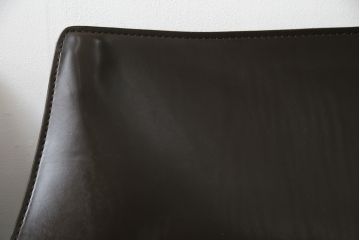 中古　Cassina(カッシーナ)　413　CAB(キャブ)　MARIO BELLINI(マリオベリーニ)　本革(レザー)　シンプルモダンな空間づくりに活躍するアームチェア2脚セット(ダイニングチェア、椅子、イス)(定価2脚で約83万6千円)(R-074315)