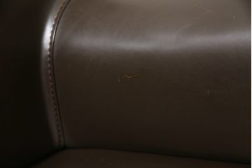中古　Cassina(カッシーナ)　413　CAB(キャブ)　MARIO BELLINI(マリオベリーニ)　本革(レザー)　シンプルモダンな空間づくりに活躍するアームチェア2脚セット(ダイニングチェア、椅子、イス)(定価2脚で約83万6千円)(R-074315)