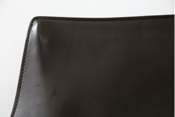 中古　Cassina(カッシーナ)　413　CAB(キャブ)　MARIO BELLINI(マリオベリーニ)　本革(レザー)　シンプルモダンな空間づくりに活躍するアームチェア2脚セット(ダイニングチェア、椅子、イス)(定価2脚で約83万6千円)(R-074316)