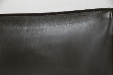 中古　Cassina(カッシーナ)　413　CAB(キャブ)　MARIO BELLINI(マリオベリーニ)　本革(レザー)　シンプルモダンな空間づくりに活躍するアームチェア2脚セット(ダイニングチェア、椅子、イス)(定価2脚で約83万6千円)(R-074316)