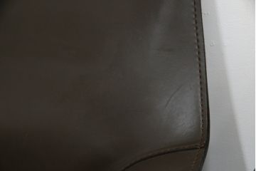 中古　Cassina(カッシーナ)　413　CAB(キャブ)　MARIO BELLINI(マリオベリーニ)　本革(レザー)　シンプルモダンな空間づくりに活躍するアームチェア2脚セット(ダイニングチェア、椅子、イス)(定価2脚で約83万6千円)(R-074316)
