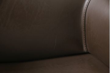 中古　Cassina(カッシーナ)　413　CAB(キャブ)　MARIO BELLINI(マリオベリーニ)　本革(レザー)　シンプルモダンな空間づくりに活躍するアームチェア2脚セット(ダイニングチェア、椅子、イス)(定価2脚で約83万6千円)(R-074316)