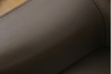 中古　Cassina(カッシーナ)　413　CAB(キャブ)　MARIO BELLINI(マリオベリーニ)　本革(レザー)　シンプルモダンな空間づくりに活躍するアームチェア2脚セット(ダイニングチェア、椅子、イス)(定価2脚で約83万6千円)(R-074316)