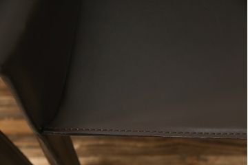中古　Cassina(カッシーナ)　413　CAB(キャブ)　MARIO BELLINI(マリオベリーニ)　本革(レザー)　シンプルモダンな空間づくりに活躍するアームチェア2脚セット(ダイニングチェア、椅子、イス)(定価2脚で約83万6千円)(R-074316)