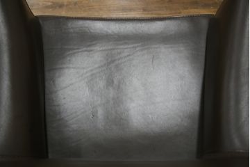 中古　Cassina(カッシーナ)　413　CAB(キャブ)　MARIO BELLINI(マリオベリーニ)　本革(レザー)　シンプルモダンな空間づくりに活躍するアームチェア2脚セット(ダイニングチェア、椅子、イス)(定価2脚で約83万6千円)(R-074316)