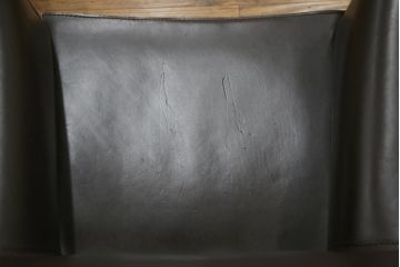 中古　Cassina(カッシーナ)　413　CAB(キャブ)　MARIO BELLINI(マリオベリーニ)　本革(レザー)　シンプルモダンな空間づくりに活躍するアームチェア2脚セット(ダイニングチェア、椅子、イス)(定価2脚で約83万6千円)(R-074316)