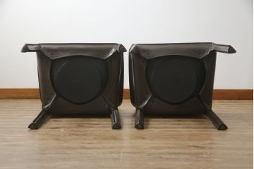 中古　Cassina(カッシーナ)　413　CAB(キャブ)　MARIO BELLINI(マリオベリーニ)　本革(レザー)　シンプルモダンな空間づくりに活躍するアームチェア2脚セット(ダイニングチェア、椅子、イス)(定価2脚で約83万6千円)(R-074316)