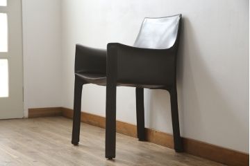 中古　Cassina(カッシーナ)　413　CAB(キャブ)　MARIO BELLINI(マリオベリーニ)　本革(レザー)　シンプルモダンな空間づくりに活躍するアームチェア(ダイニングチェア、椅子、イス)(定価約41万8千円)(R-074317)