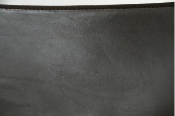 中古　Cassina(カッシーナ)　413　CAB(キャブ)　MARIO BELLINI(マリオベリーニ)　本革(レザー)　シンプルモダンな空間づくりに活躍するアームチェア(ダイニングチェア、椅子、イス)(定価約41万8千円)(R-074317)