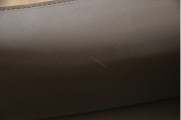 中古　Cassina(カッシーナ)　413　CAB(キャブ)　MARIO BELLINI(マリオベリーニ)　本革(レザー)　シンプルモダンな空間づくりに活躍するアームチェア(ダイニングチェア、椅子、イス)(定価約41万8千円)(R-074317)