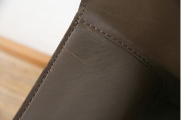 中古　Cassina(カッシーナ)　413　CAB(キャブ)　MARIO BELLINI(マリオベリーニ)　本革(レザー)　シンプルモダンな空間づくりに活躍するアームチェア(ダイニングチェア、椅子、イス)(定価約41万8千円)(R-074317)